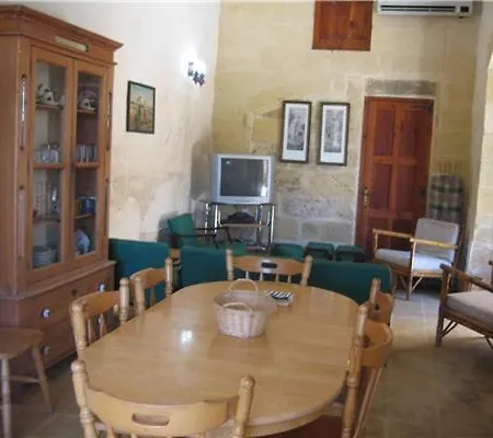 Victoria Farmhouse *